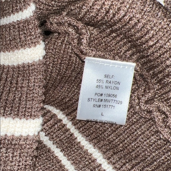 Le Lis Collection Brown crème Striped Women's Sweater NWT - Picture 14 of 14